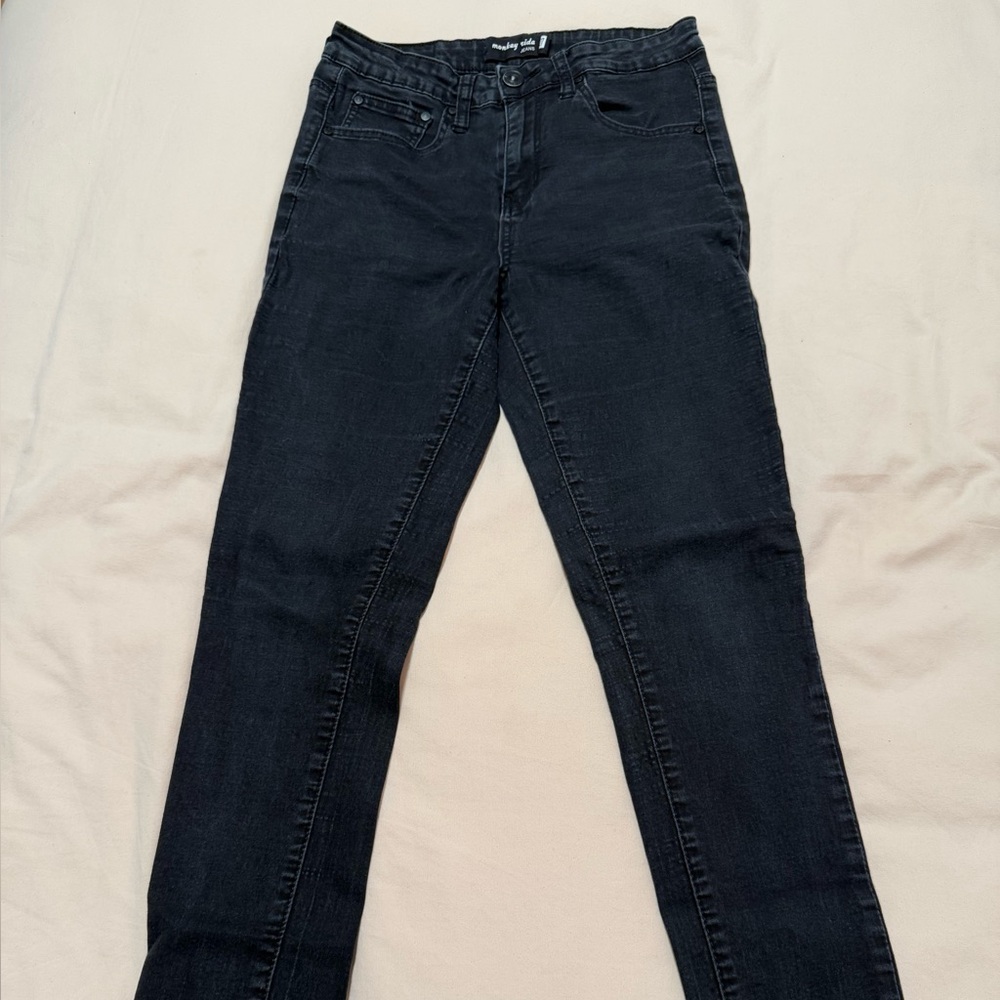 Black Skinny Jeans with Sleek Fit